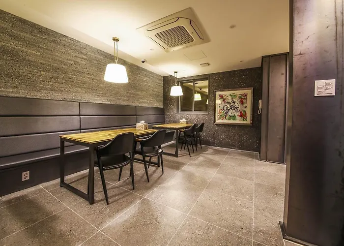 Brown-dot Gupo Hotel 3*