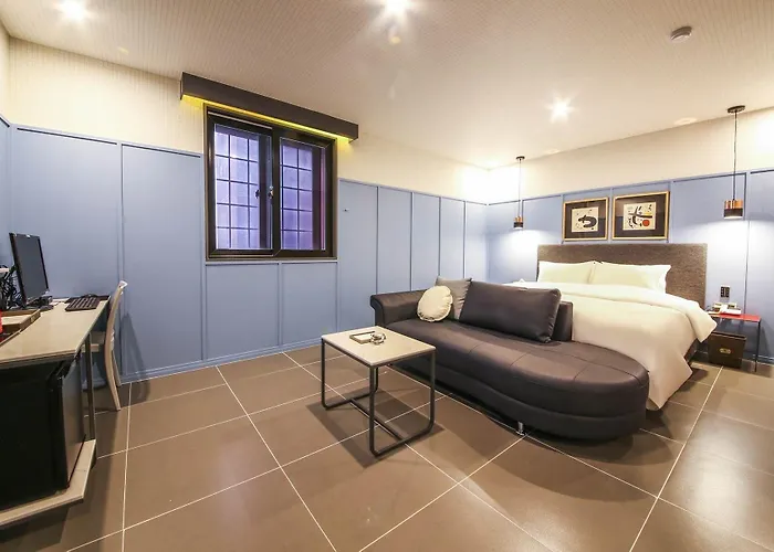 Brown-dot Gupo Hotel 3*