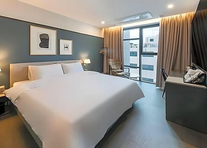 Brown-dot Gupo Hotel 3*