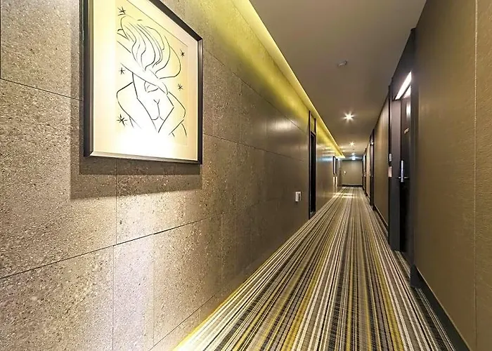 Hotel Brown-dot Gupo