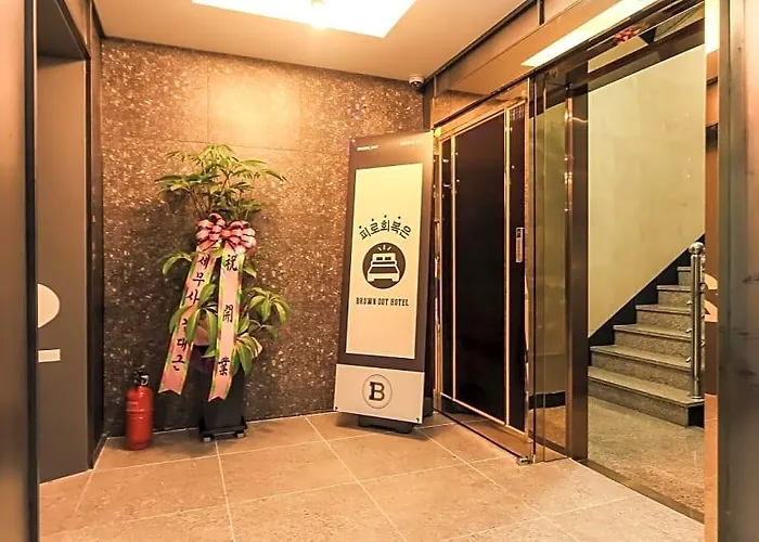 Brown-dot Gupo Hotel 3*