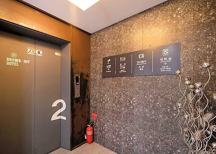 Hotel Brown-dot Gupo 3*