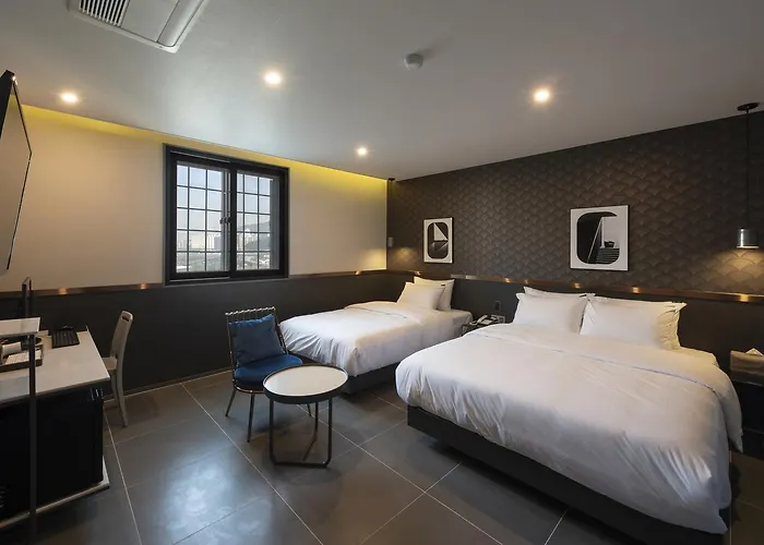 Brown-dot Gupo Hotel 3*